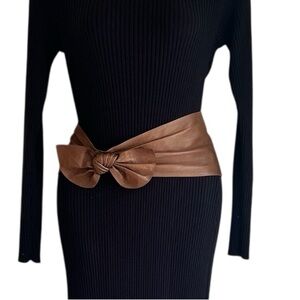 Wide leather belt with bow Vintage leather brass adjustable size M 30” waist